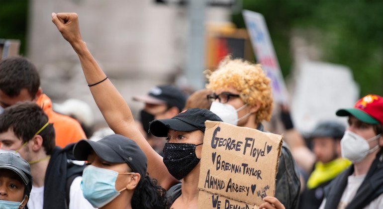 Mettre fin aux brutalités policières « endémiques » et promouvoir la tolérance (experts)